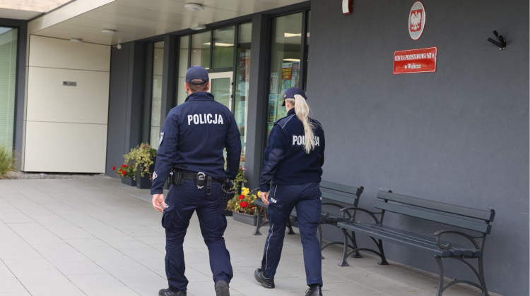 Peste 20 de mii de polițiști, trimiși în școlile din Polonia după trei atacuri cu cuțitul în doar patru zile