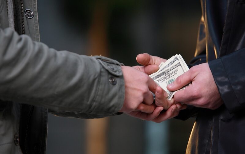 Studiu: Moldova, pe locul 102 după nivelul corupţiei. Cine dintre funcţionarii de stat ia cel mai mult mită